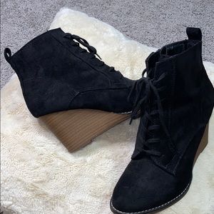 Women’s Black wedge Booties